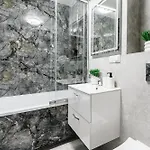 Appartamento Lumina Comfy 4-room Near The Center *